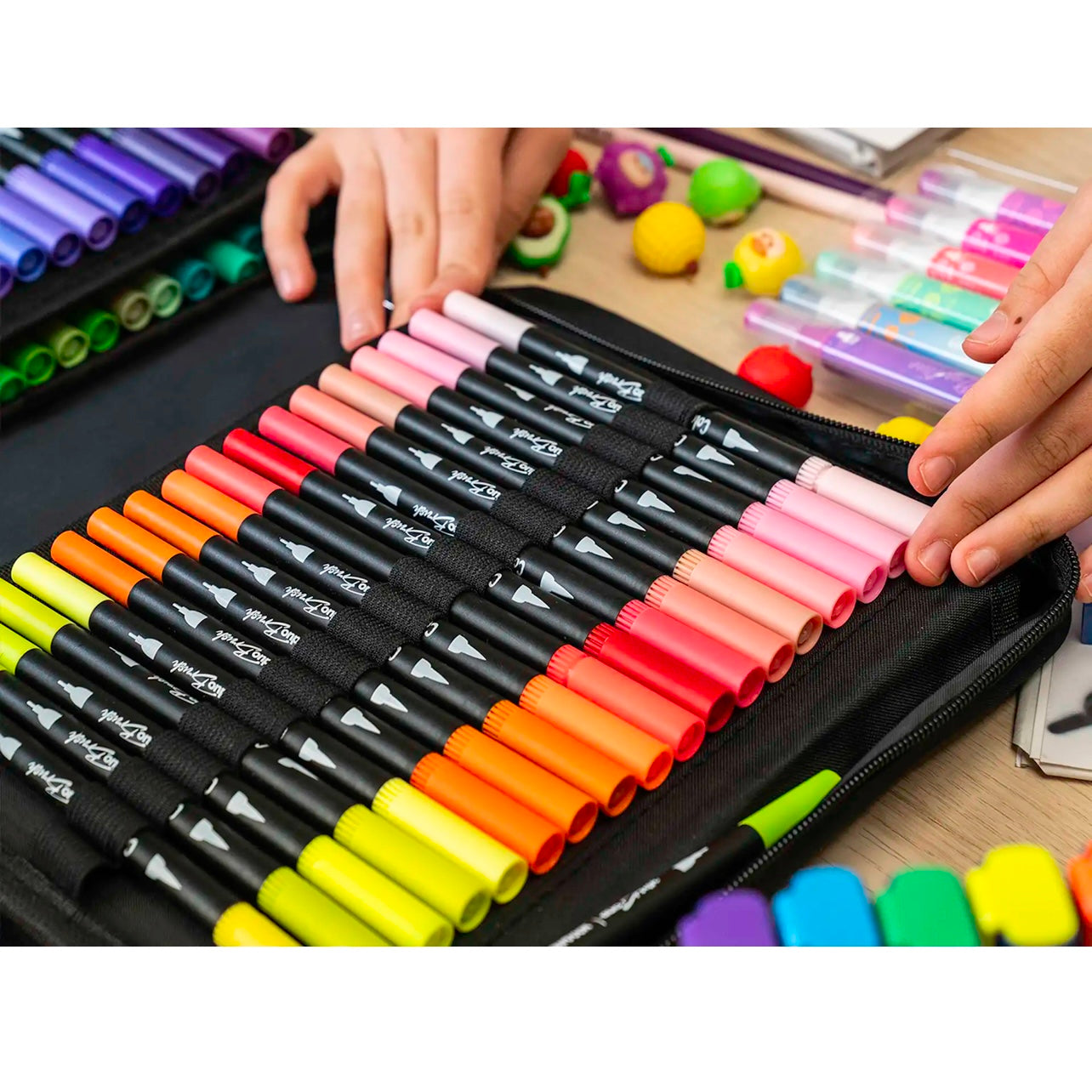 Valigetta 120 pennarelli professionali con doppia punta – Duo Brush COLOURBOOK
