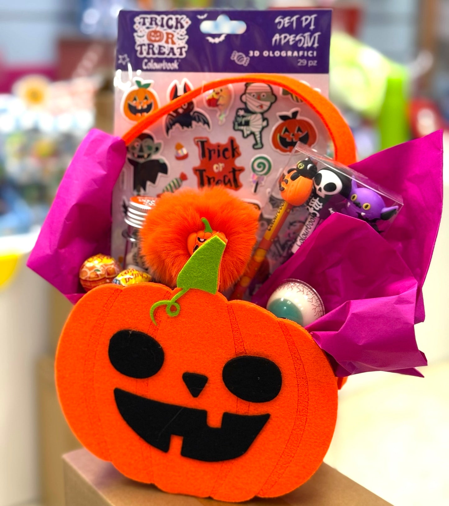 Set cancelleria Halloween con Omaggio - Colourbook