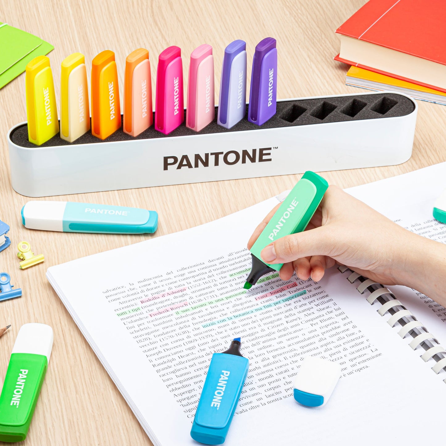 PANTONE Desk Set 12 Evidenziatori Assortiti 6 Pastel + 6 Fluo